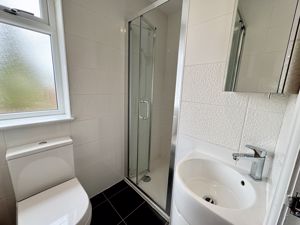 Master En-Suite- click for photo gallery